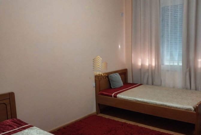 Tirane, jepet me qera apartament 2+1+Ballkon Kati 2, 100 m² 350 € (Rruga e Dajtit)