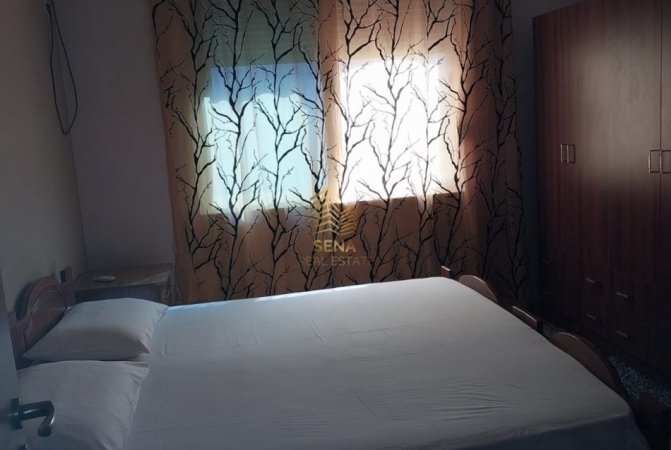 Tirane, jepet me qera apartament 2+1+Ballkon Kati 2, 100 m² 350 € (Rruga e Dajtit)