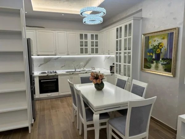 Tirane, jepet me qera apartament 2+1+Aneks+Ballkon Kati 4, 100 m² 600 € (rruga e kavajes)