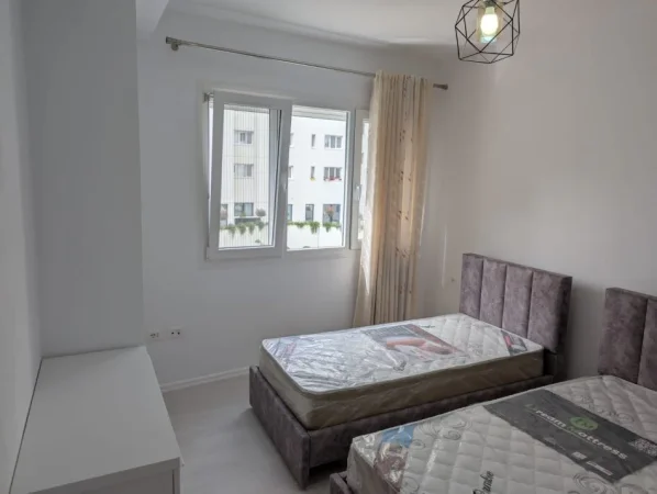 Tirane, jepet me qera apartament 2+1+Aneks+Ballkon Kati 2, 97 m² 700 € (fusha e aviacionit)