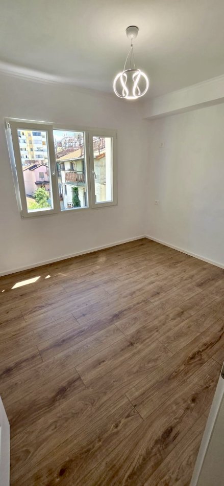Tirane, shitet apartament 2+1+Aneks+Ballkon Kati 4, 69 m² 169.000 € (Kavajes te Spitali Gjerman)