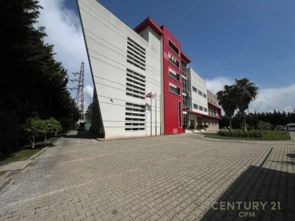 Tirane, jap me qera ambjent biznesi , 5.200 m² 30.000 € (Vorë)