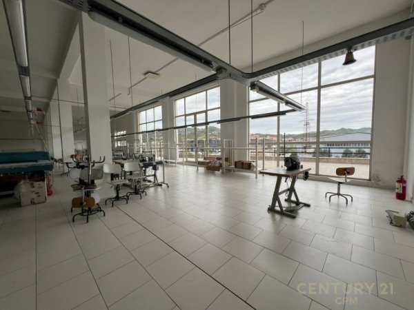 Tirane, jap me qera ambjent biznesi , 5.200 m² 30.000 € (Vorë)