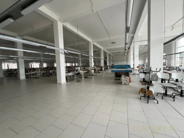 Tirane, jap me qera ambjent biznesi , 5.200 m² 30.000 € (Vorë)