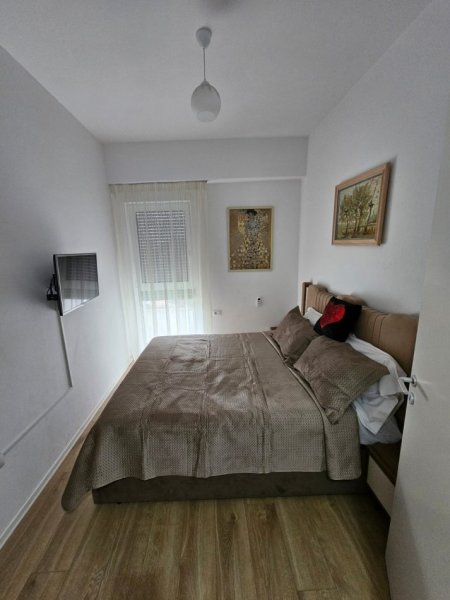 Tirane, jepet me qera apartament 2+1+Aneks+Ballkon Kati 4, 100 m² 600 € (rruga siri kodra)