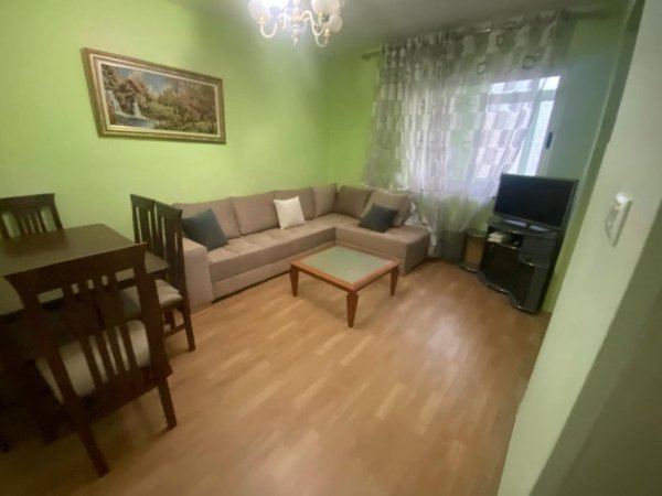 Tirane, jepet me qera apartament 2+1 Kati 1, 80 m² 400 € (Marie logoreci)