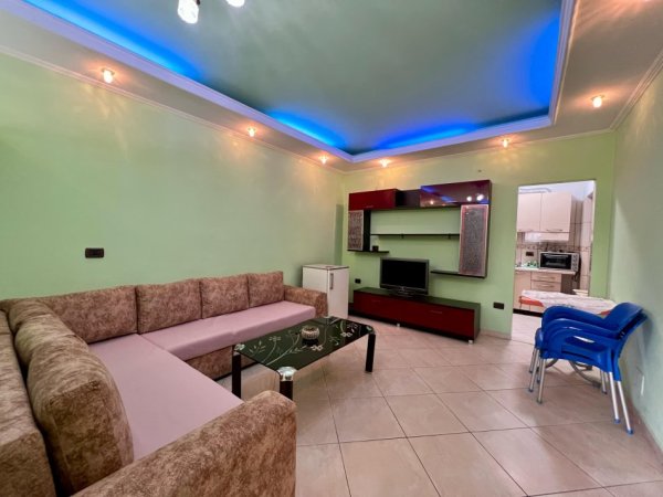 Tirane, jepet me qera apartament 1+1+Ballkon Kati 2, 70 m² 350 € (Rrethrrotullimi i Shkozës)