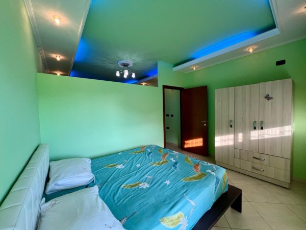 Tirane, jepet me qera apartament 1+1+Ballkon Kati 2, 70 m² 350 € (Rrethrrotullimi i Shkozës)