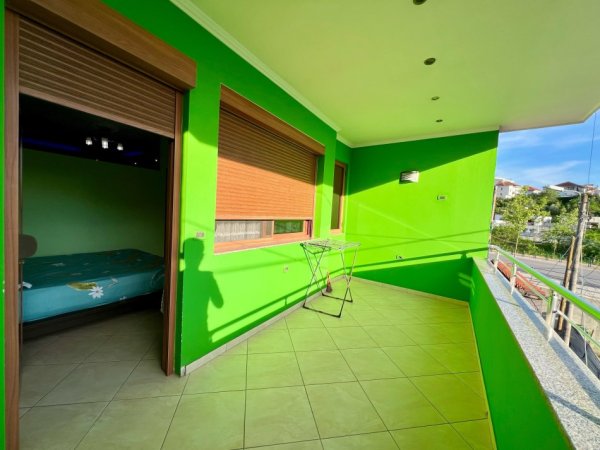 Tirane, jepet me qera apartament 1+1+Ballkon Kati 2, 70 m² 350 € (Rrethrrotullimi i Shkozës)