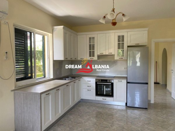 Tirane, jepet me qera apartament 2+1 , 100 m² 550 € 