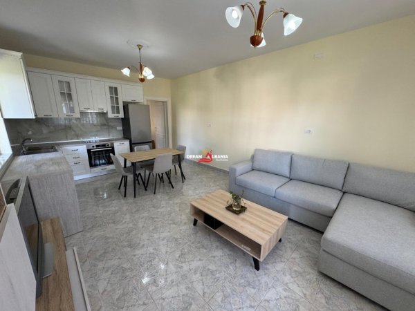 Tirane, jepet me qera apartament 2+1 , 100 m² 550 € 