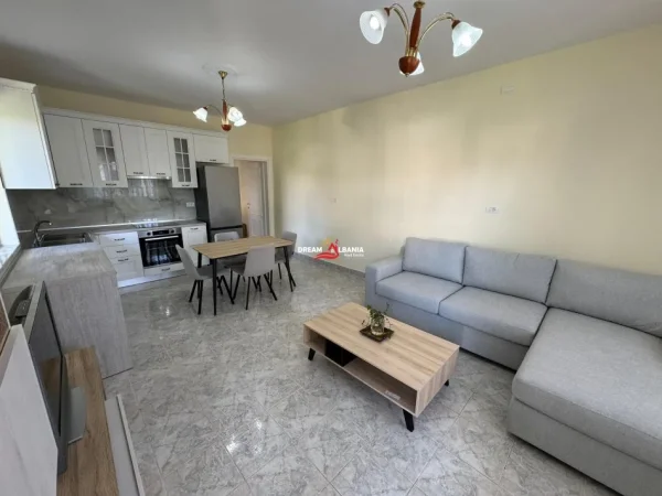 Tirane, jepet me qera apartament 2+1 , 100 m² 550 € 