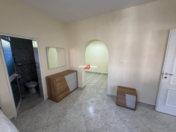 Tirane, jepet me qera apartament 2+1 , 100 m² 550 € 