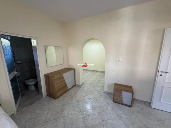Tirane, jepet me qera apartament 2+1 , 100 m² 550 € 