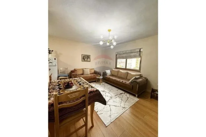 Tirane, jepet me qera apartament 1+1 Kati 3, 60 m² 550 € (mine peza)