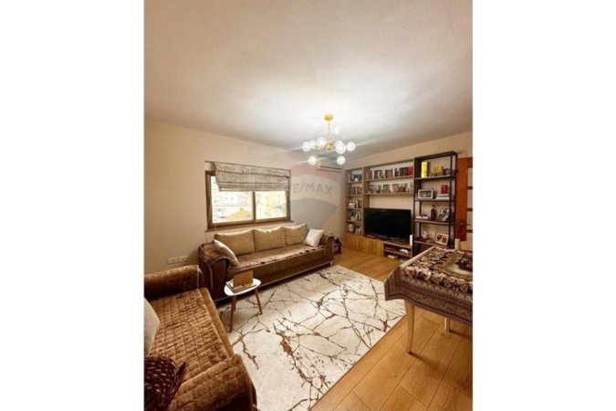 Tirane, jepet me qera apartament 1+1 Kati 3, 60 m² 550 € (mine peza)