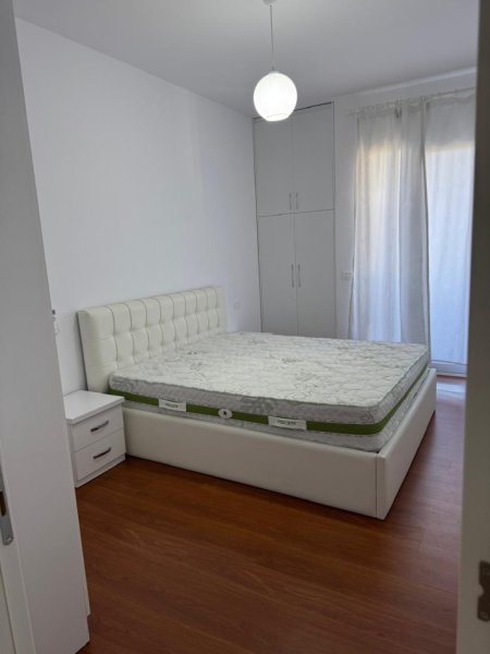 Tirane, jepet me qera apartament 2+1+Ballkon Kati 8, 80 m² 600 € (Ndre Mjeda)