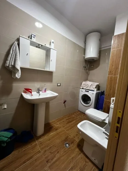 Tirane, shitet apartament 2+1+Aneks+Ballkon Kati 5, 112 m² 135.000 € (laprake)