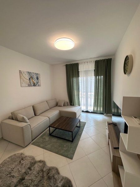 Tirane, jepet me qera apartament 2+1 Kati 6, 100 m² 600 € (Karl gega stacioni trenit)
