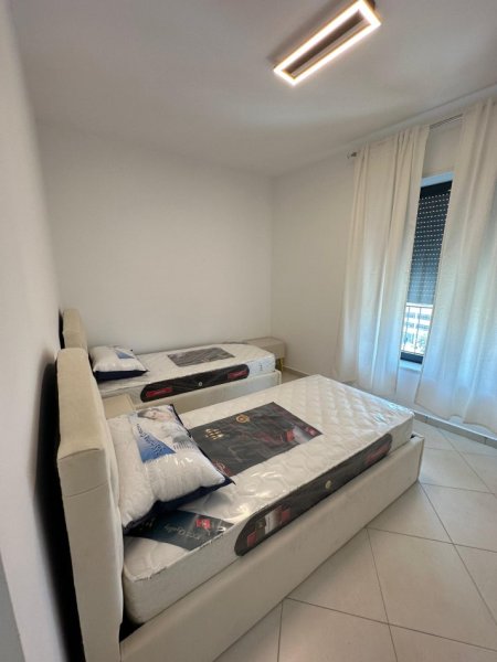 Tirane, jepet me qera apartament 2+1 Kati 6, 100 m² 600 € (Karl gega stacioni trenit)