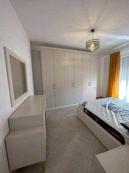 Tirane, jepet me qera apartament 2+1 Kati 6, 100 m² 600 € (Karl gega stacioni trenit)
