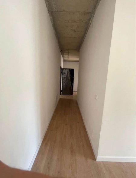 Tirane, jepet me qera apartament 2+1 Kati 2, 134 m² 1.300 € (Liqeni i Thate, Rruga Mustafa Xhabrahimi)