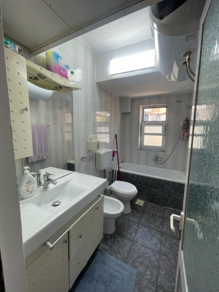 Tirane, jepet me qera apartament 2+1 Kati 3, 80 m² 700 € 