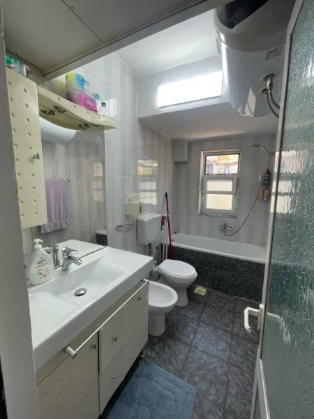 Tirane, jepet me qera apartament 2+1 Kati 3, 80 m² 700 € 