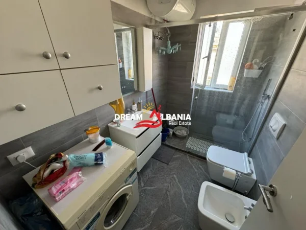 Tirane, jepet me qera apartament 1+1 , 65 m² 600 € 