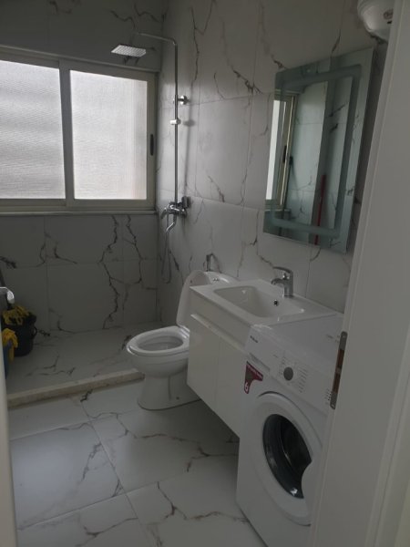 Tirane, jepet me qera apartament 1+1 Kati 11, 50 m² 470 € (dafinave)