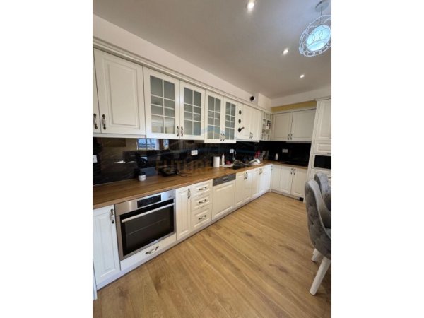 Tirane, jepet me qera apartament 2+1 Kati 4, 144 m² 900 € (Farke)