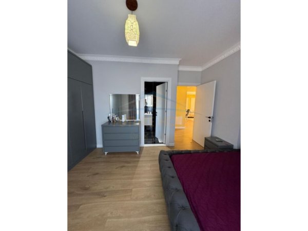 Tirane, jepet me qera apartament 2+1 Kati 4, 144 m² 900 € (Farke)