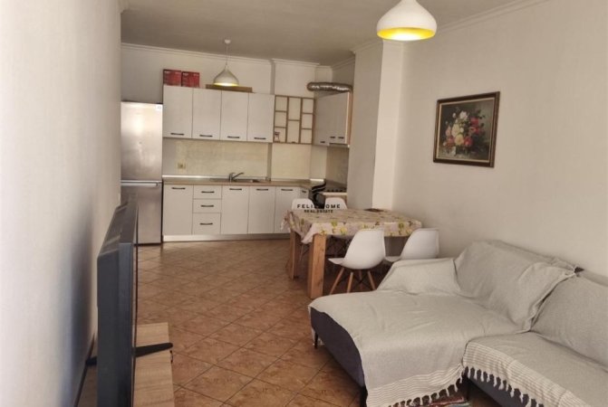 Tirane, jepet me qera apartament 2+1+Ballkon Kati 5, 100 m² 460 € (ASTIR)