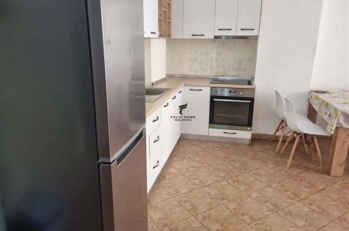 Tirane, jepet me qera apartament 2+1+Ballkon Kati 5, 100 m² 460 € (ASTIR)