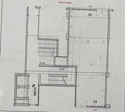 Tirane, jap me qera ambjent biznesi , 121 m² 3.500 € (Rruga e Kavajës)