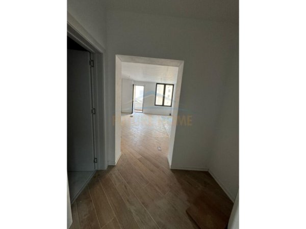 Durres, shitet apartament 2+1 Kati 7, 112 m² 300.000 € (Vollga)