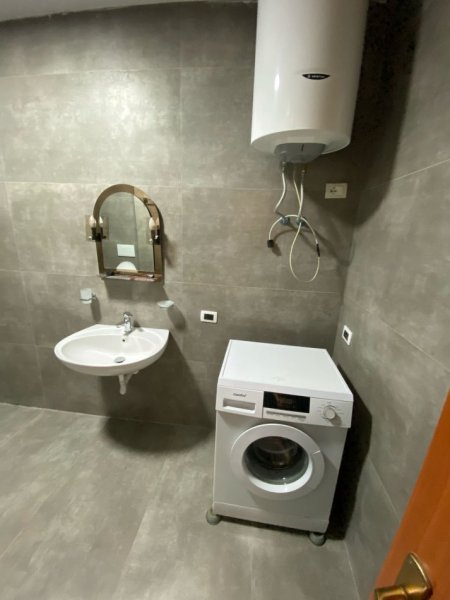 Tirane, jepet me qera apartament 1+1 Kati 7, 70 m² 500 € (Don bosko)