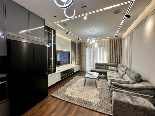 Tirane, jepet me qera apartament 2+1+Aneks+Ballkon Kati 3, 115 m² 950 € (Farmacia 10 te Kompleksi Arlis)