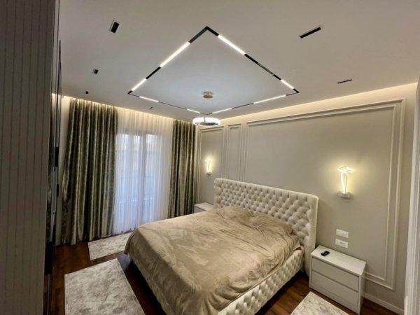 Tirane, jepet me qera apartament 2+1+Aneks+Ballkon Kati 3, 115 m² 950 € (Farmacia 10 te Kompleksi Arlis)