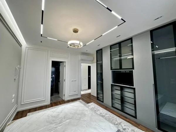 Tirane, jepet me qera apartament 2+1+Aneks+Ballkon Kati 3, 115 m² 950 € (Farmacia 10 te Kompleksi Arlis)
