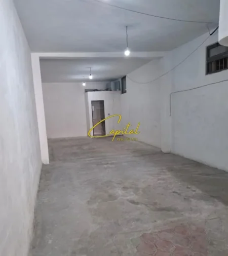 Tirane, jepet me qera magazine Kati 0, 140 m² 550 € (SPITALI AMERIKAN 3)