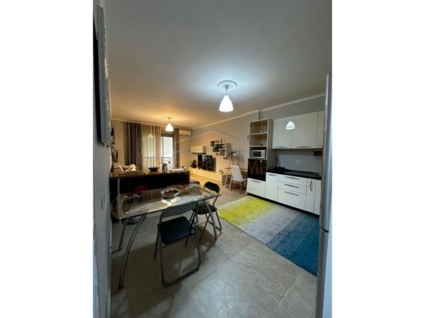 Tirane, jepet me qera apartament 2+1 Kati 2, 96 m² 700 € (Liqeni i Thate)