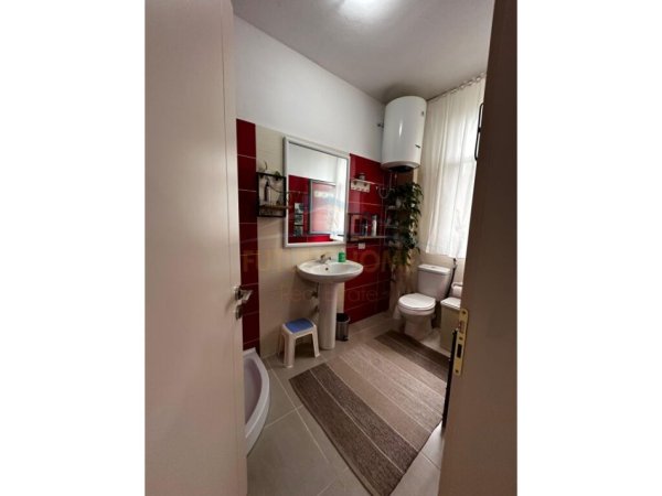 Tirane, jepet me qera apartament 2+1 Kati 2, 96 m² 700 € (Liqeni i Thate)