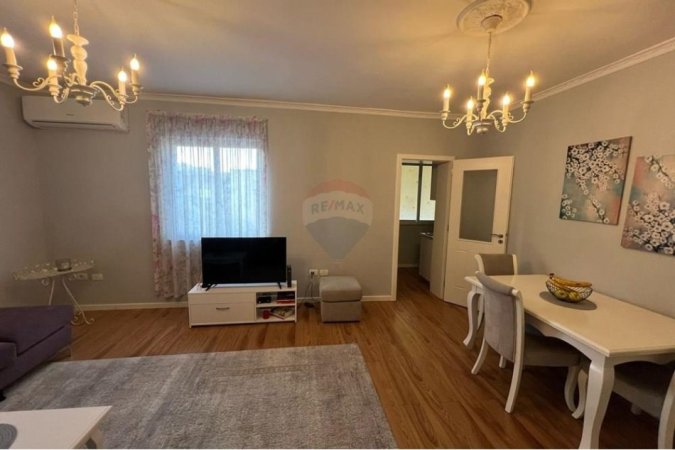 Tirane, jepet me qera apartament 1+1 Kati 4, 53 m² 600 € (Rruga Fortuzi)