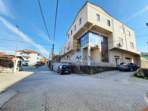 Pogradec, shitet GODINE MULTIFUNKSIONALE , 1.317 m² 700.000 € (Pogradec, Lagjia 1)