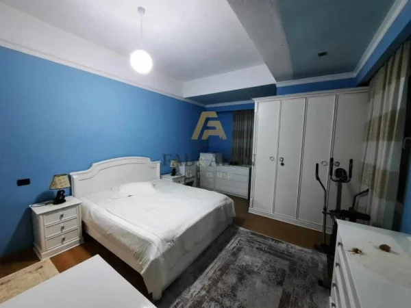 Pogradec, shitet GODINE MULTIFUNKSIONALE , 1.317 m² 700.000 € (Pogradec, Lagjia 1)
