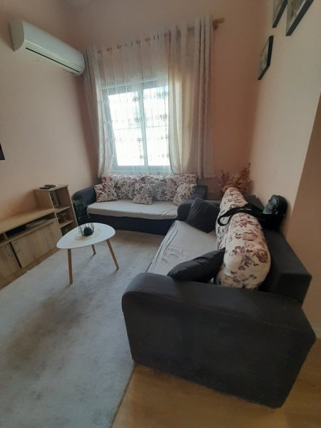 Tirane, jepet me qera apartament 2+1+Ballkon Kati 2, 80 m² 400 € (FRESK)