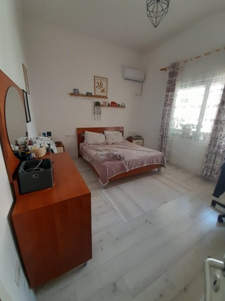 Tirane, jepet me qera apartament 2+1+Ballkon Kati 2, 80 m² 400 € (FRESK)