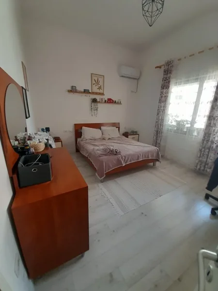 Tirane, jepet me qera apartament 2+1+Ballkon Kati 2, 80 m² 400 € (FRESK)