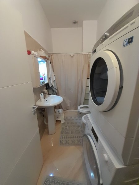 Tirane, jepet me qera apartament 2+1+Ballkon Kati 2, 80 m² 400 € (FRESK)